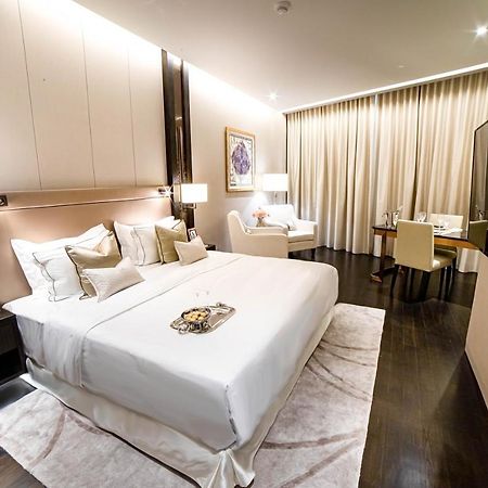 Ph Suites At Pavilion Bukit Bintang Kuala Lumpur Extérieur photo A bedroom at the hotel