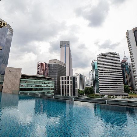 Ph Suites At Pavilion Bukit Bintang Kuala Lumpur Extérieur photo The swimming pool at the 33rd floor of the hotel